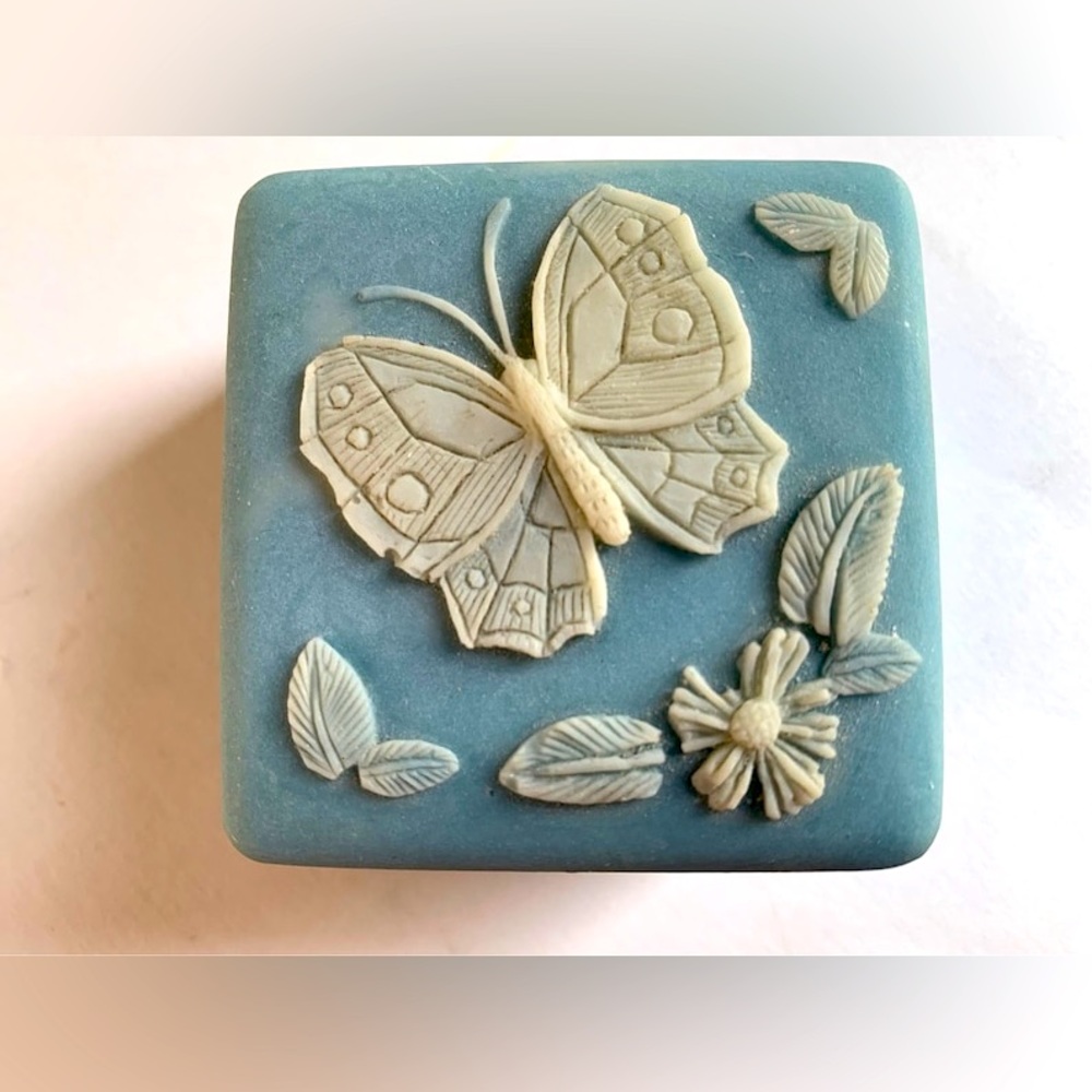 Vintage Blue Incolay Soapstone Butterfly Trinket Box 1970’s Jasperware
